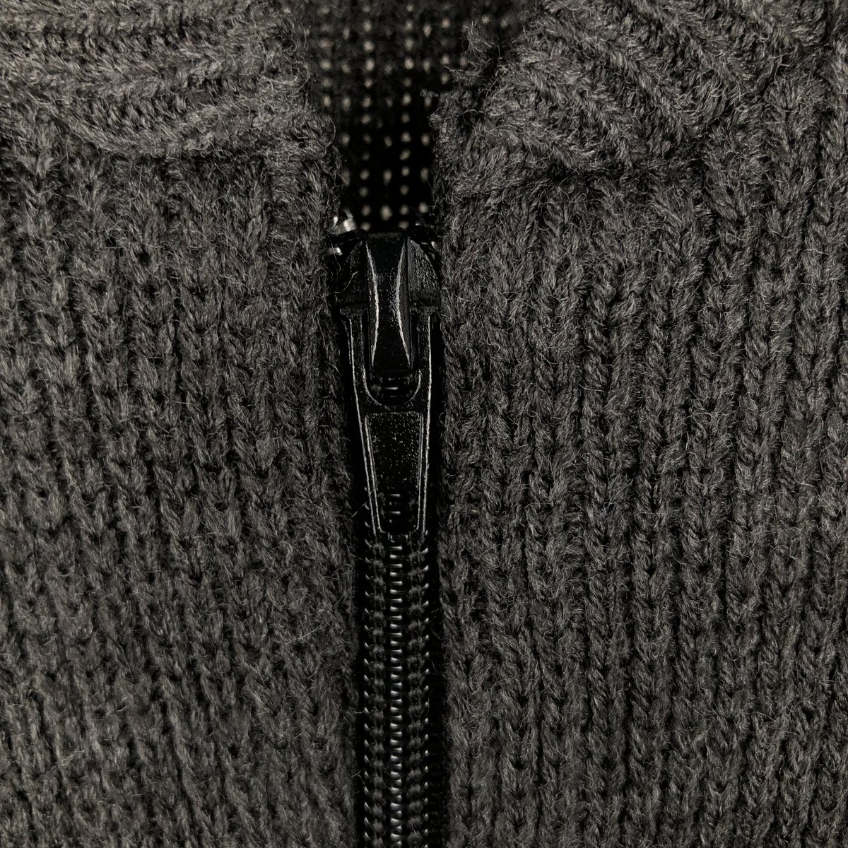 CLOTHING UNIT アクリルニットフルジップセーター