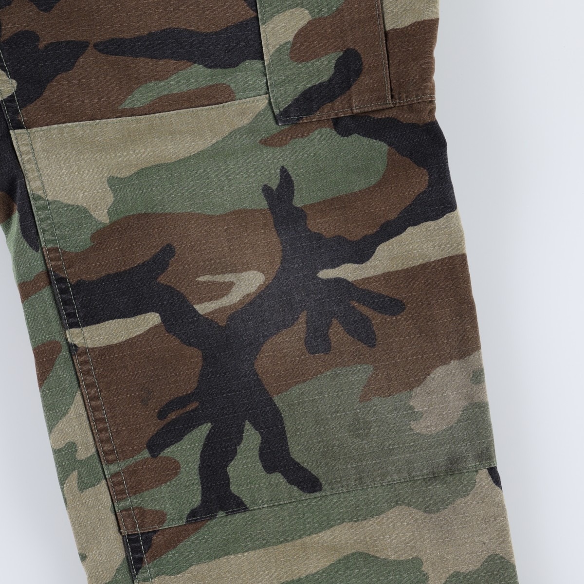 古着 00年代 米軍実品 迷彩柄 ウッドランドカモ リップストップ ミリタリー カーゴパンツ コンバットパンツ USA製 MEDIUM-REGULAR メンズw34相当 /eaa664075 【中古】 【260803】