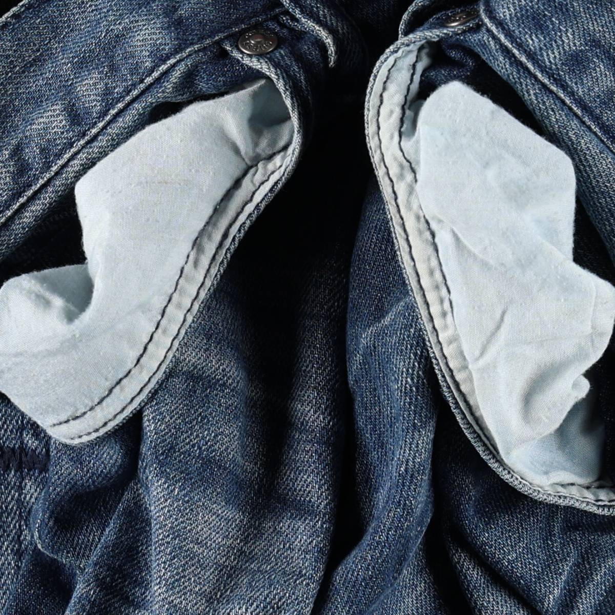 Guess/ゲス REGULAR STRAIGHT Crescent Fit ストレートデニムパンツ