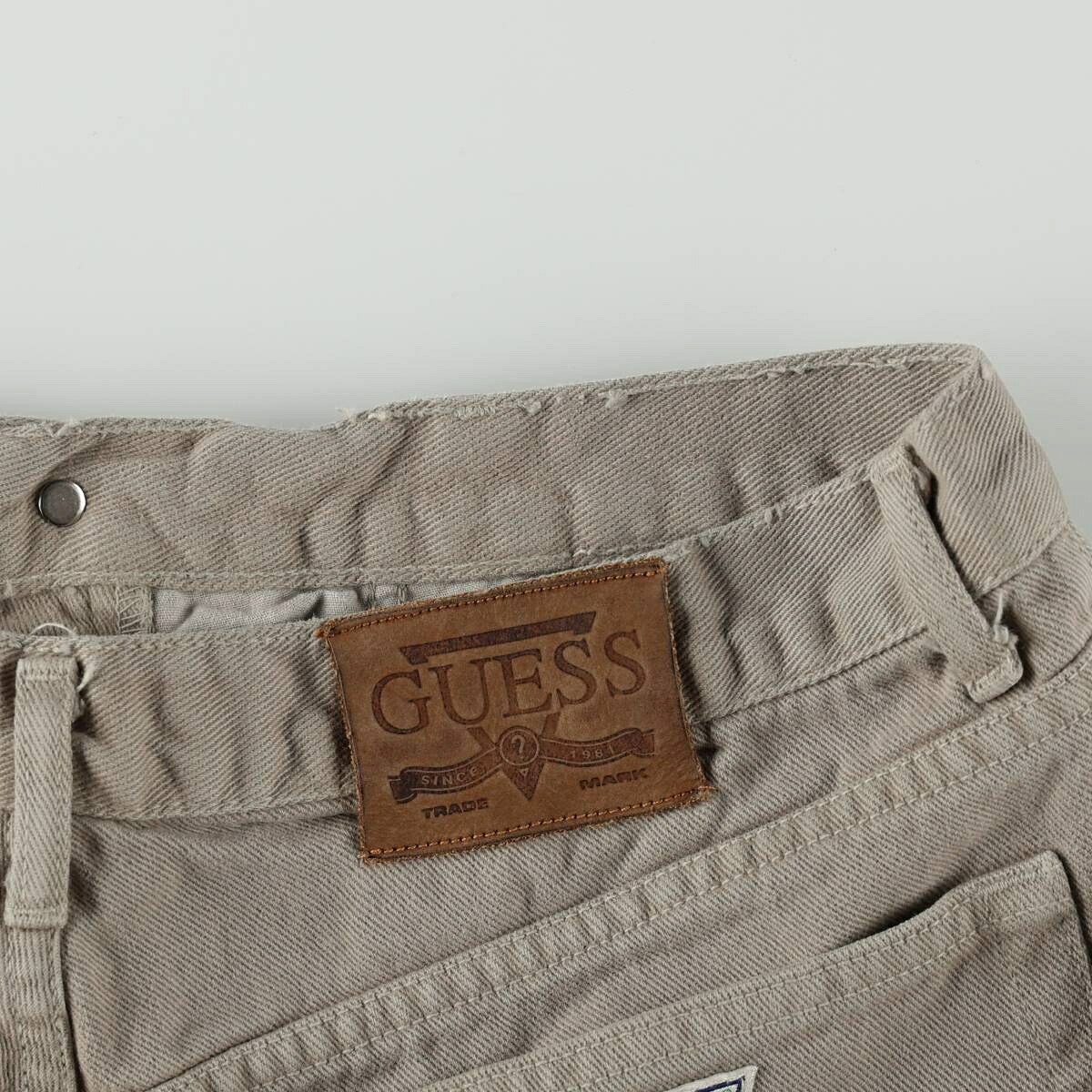 Guess/ゲス JEANS CLASSIC FIT STRAIGHT LEG テーパードデニムパンツ
