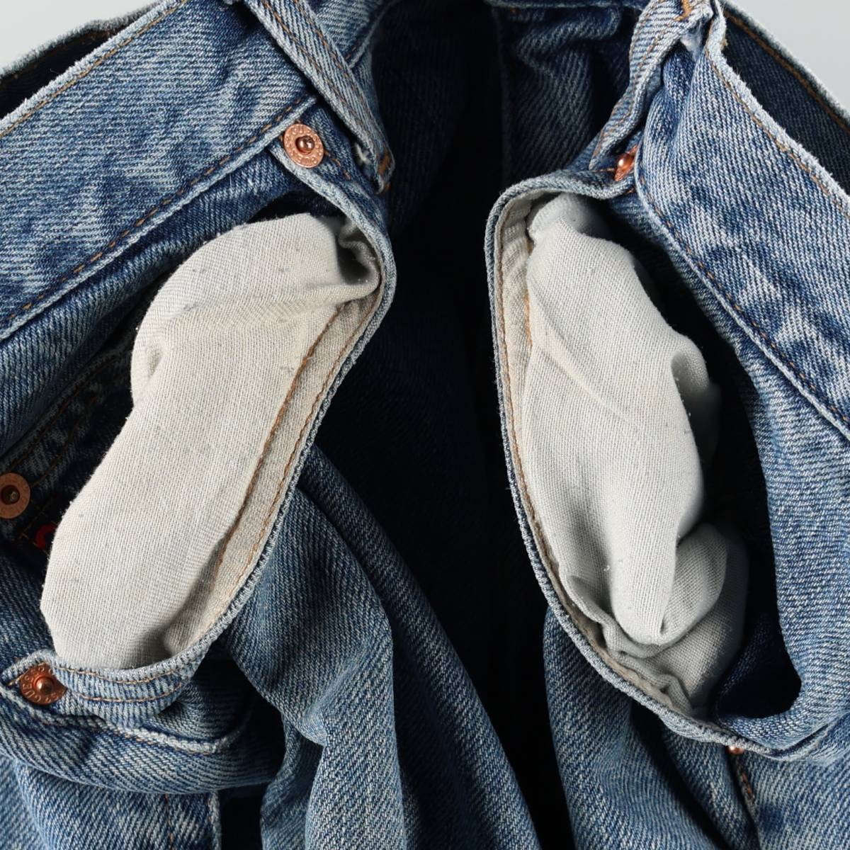 Guess/ゲス JEANS CLASSIC FIT STRAIGHT LEG テーパードデニムパンツ