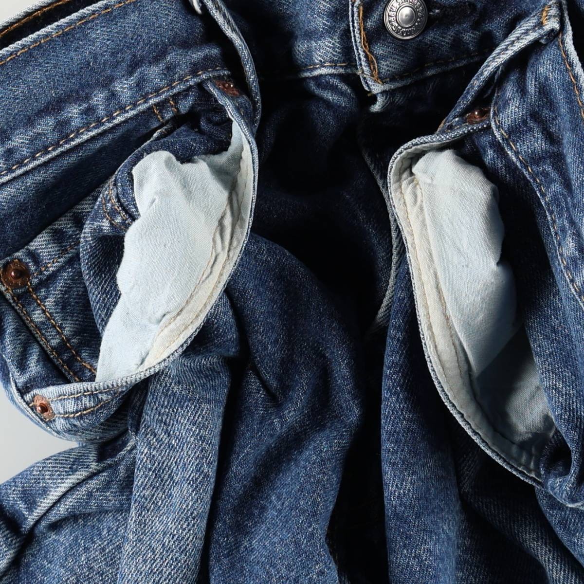 Levi's/リーバイス 505  STRAIGHT FIT テーパードデニムパンツ